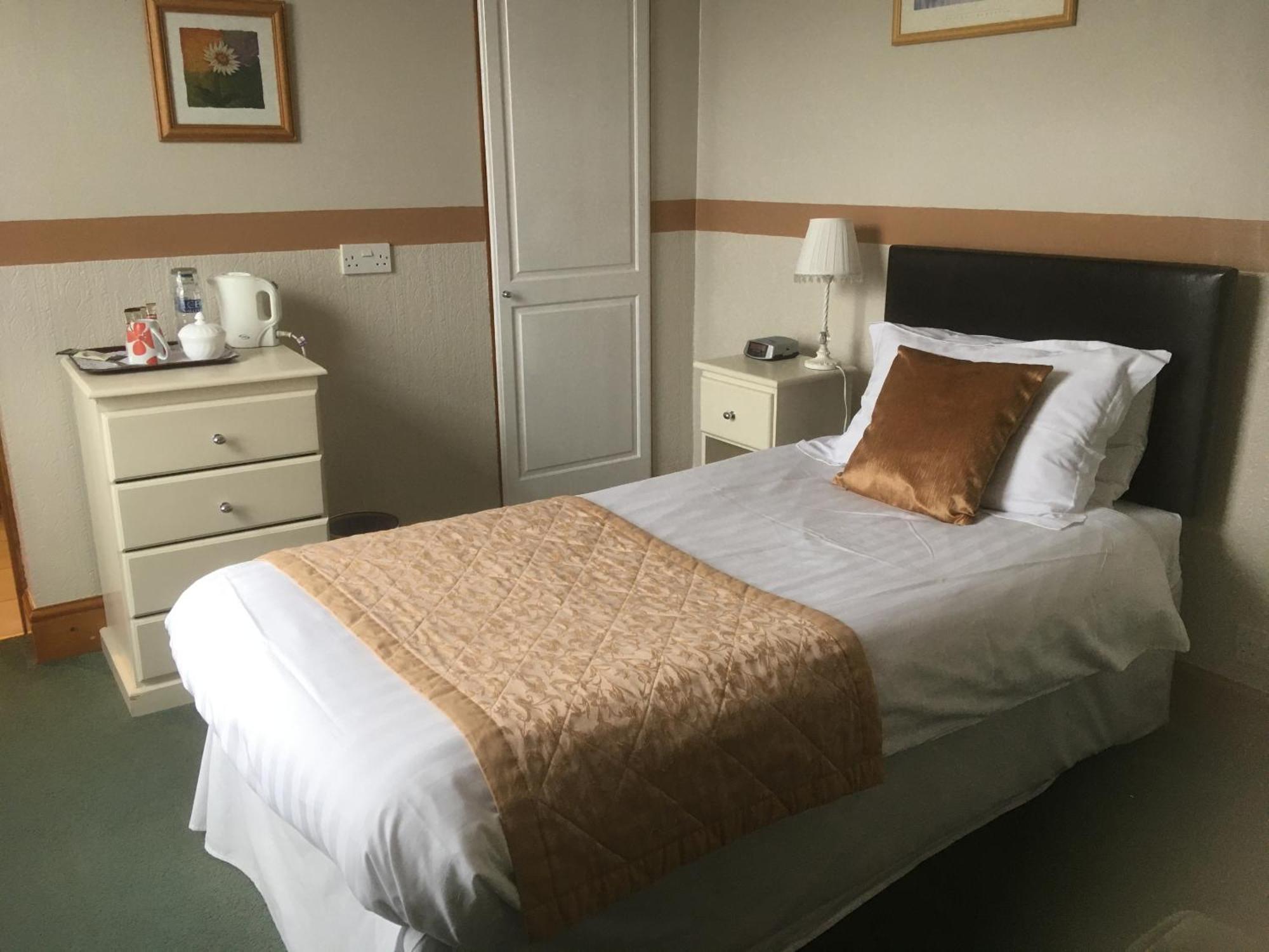 Grove House Guest House Телфорд Экстерьер фото