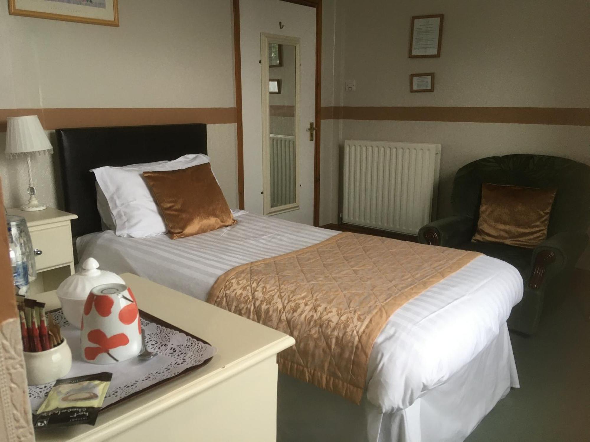 Grove House Guest House Телфорд Экстерьер фото