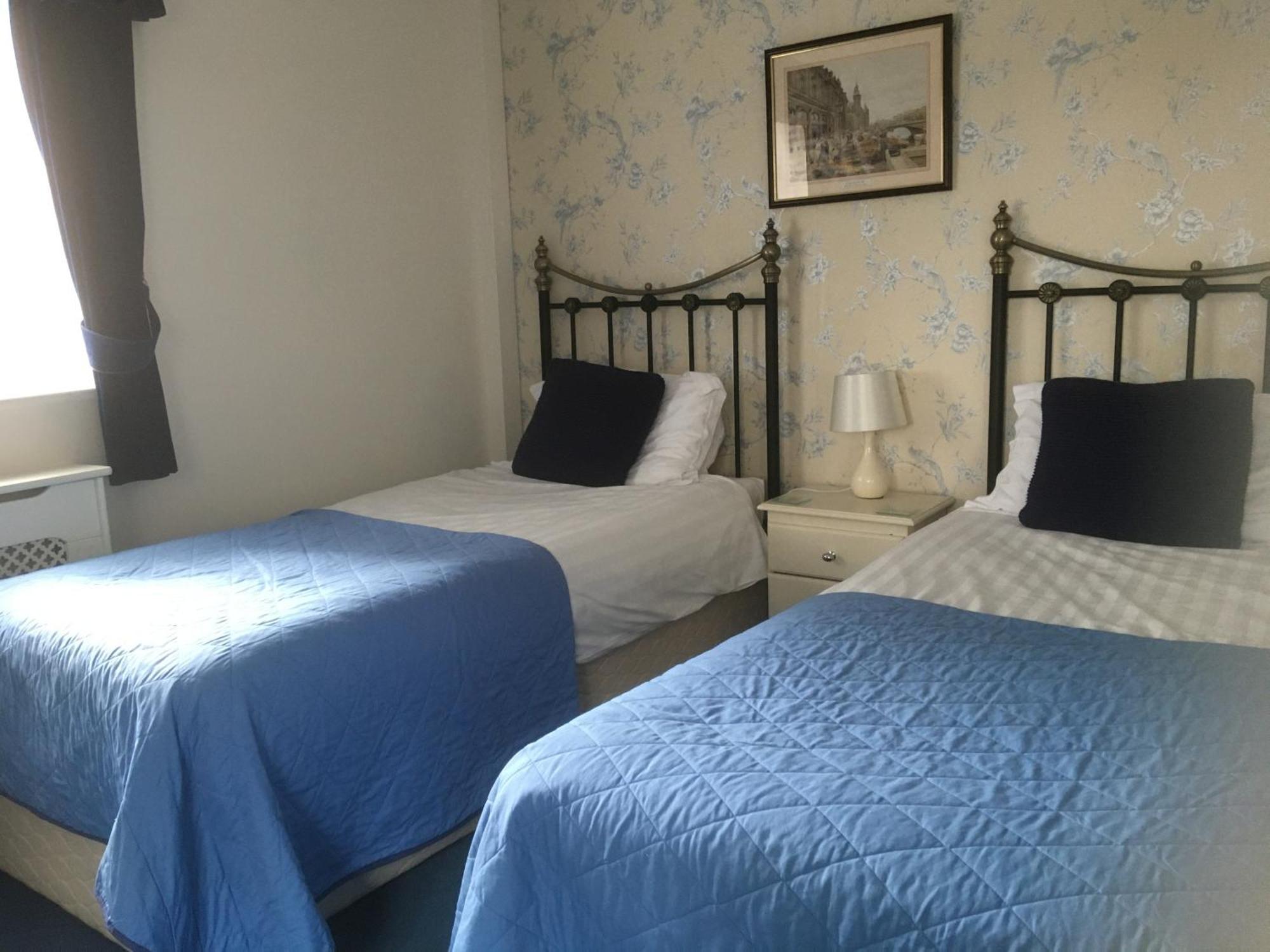Grove House Guest House Телфорд Экстерьер фото