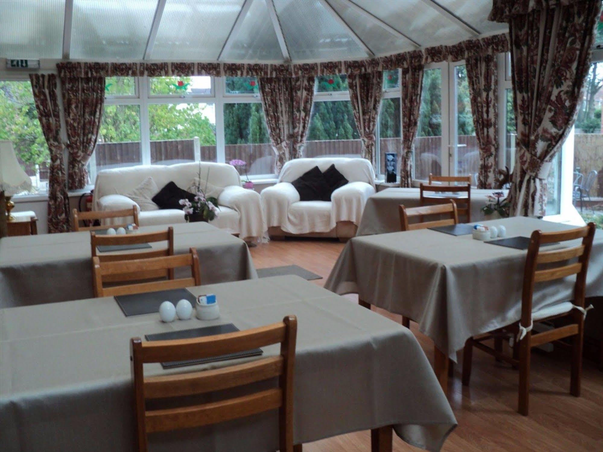 Grove House Guest House Телфорд Экстерьер фото